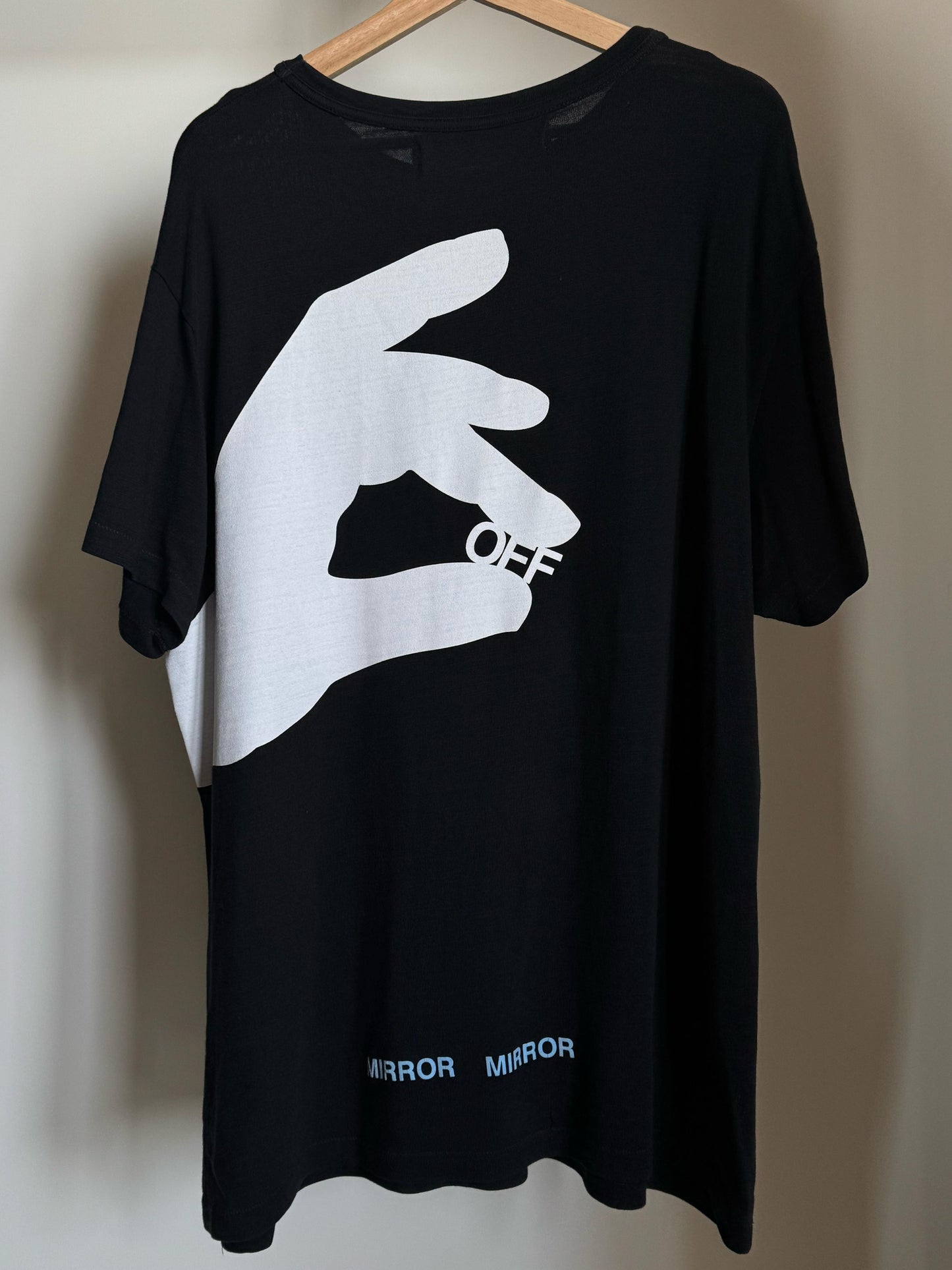 OFF WHITE HAND TSHIRT