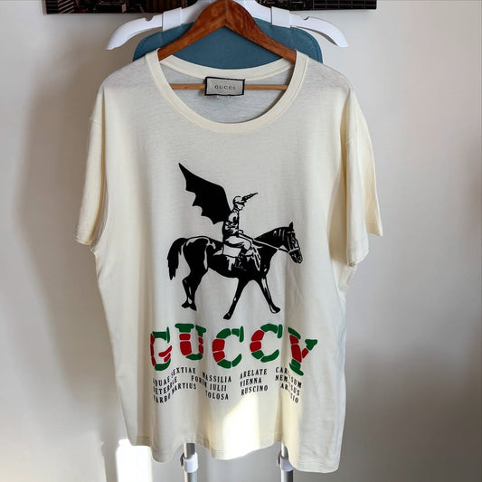 GUCCI WINGED JOCKEY GUCCY LOGO T-SHIRT