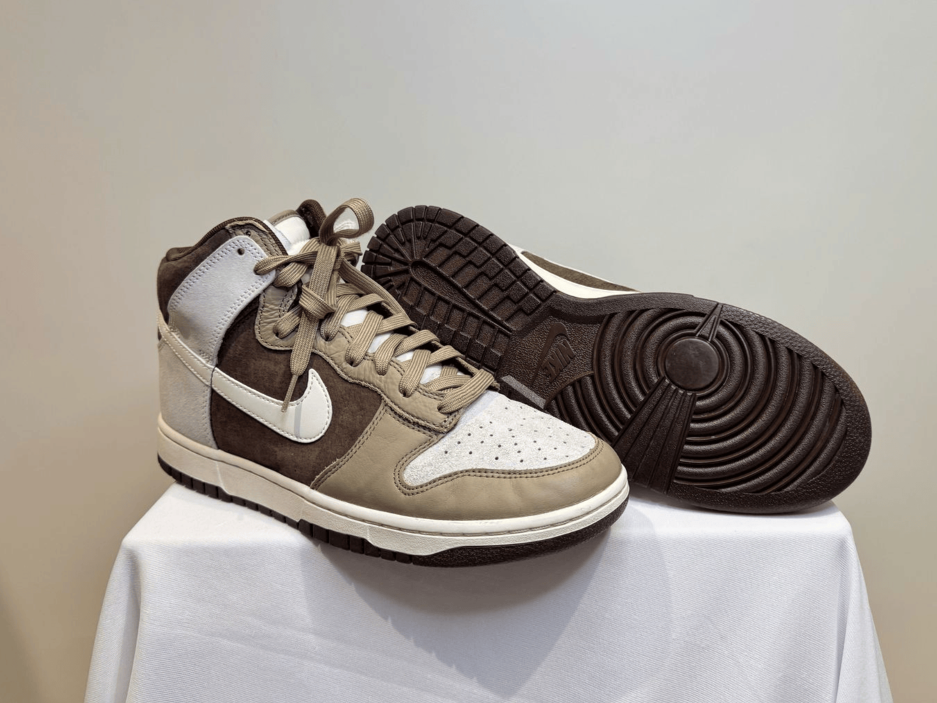 NIKE DUNK HIGH "LIGHT CHOCOLATE" SNEAKERS