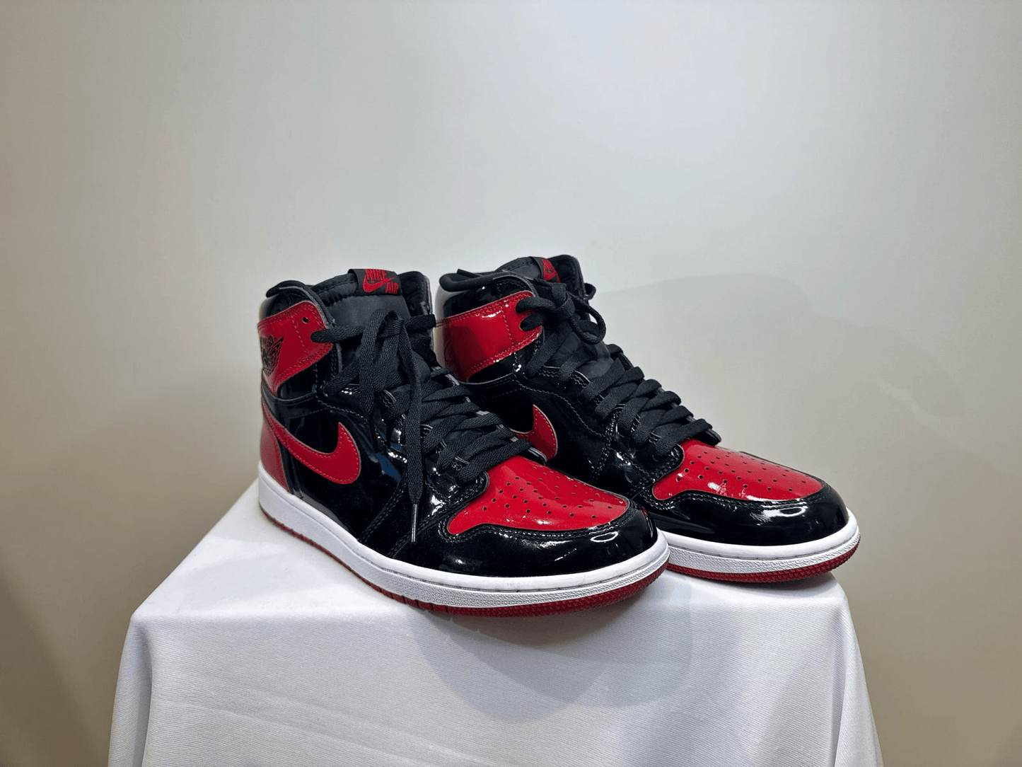 MEN'S JORDAN 1 RETRO HIGH OG PATENT BRED